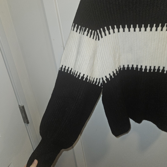 French Connection black and white sweater - Picture 2 of 8
